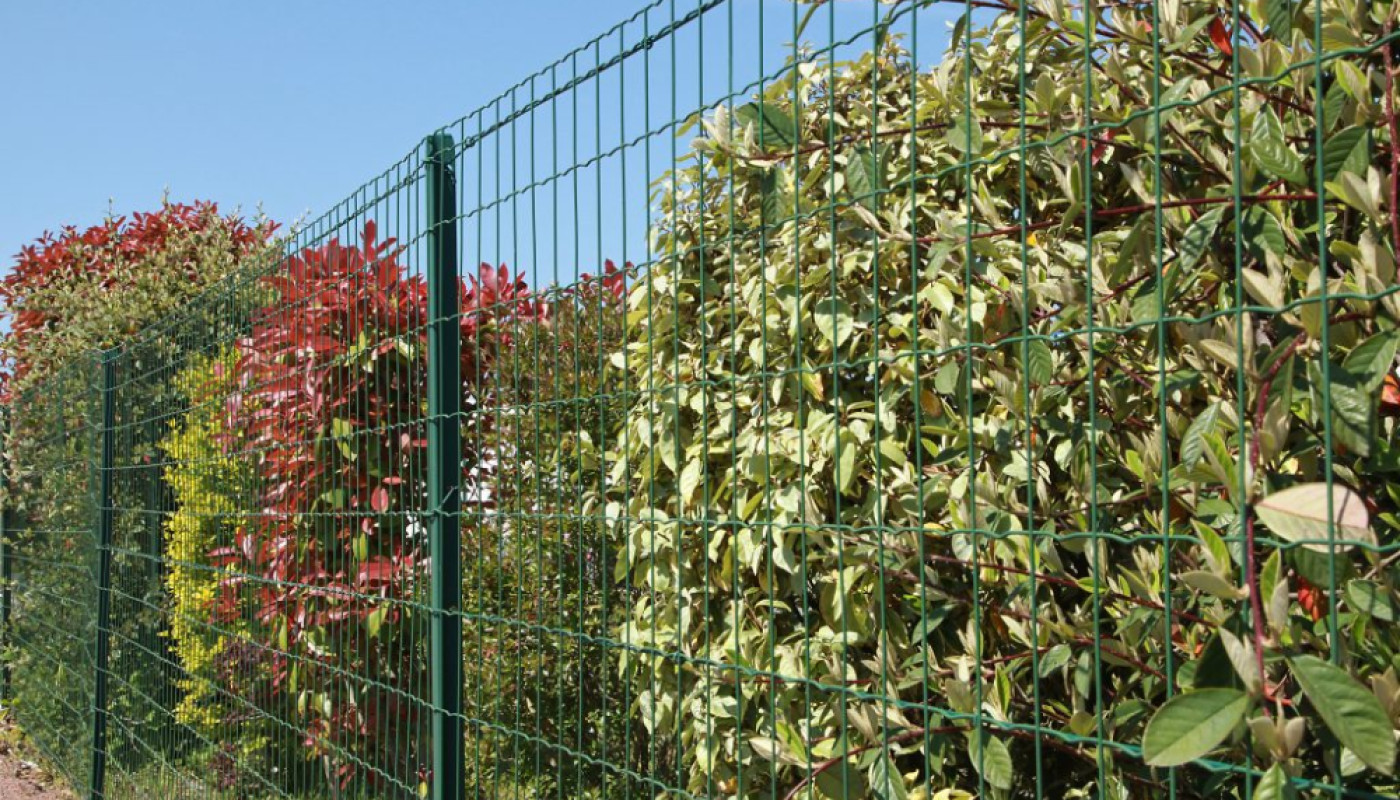 Pour la pose d’une clôture à Lure, contactez cet artisan paysagiste !